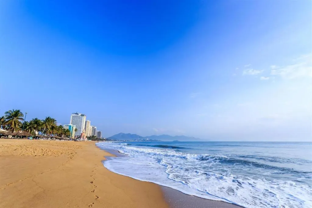 Отель Gold Coast Нячанг